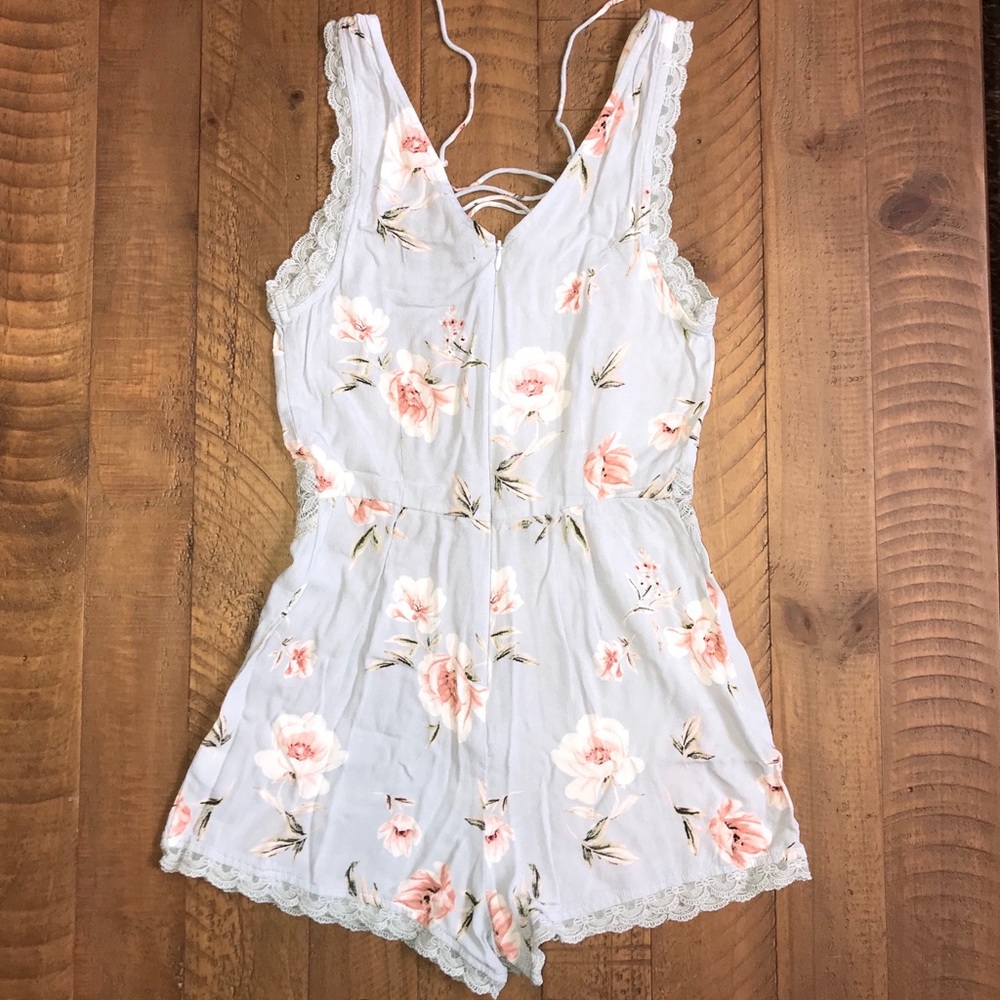 Kendall & Kylie Romper NWOT - Picture 3 of 7
